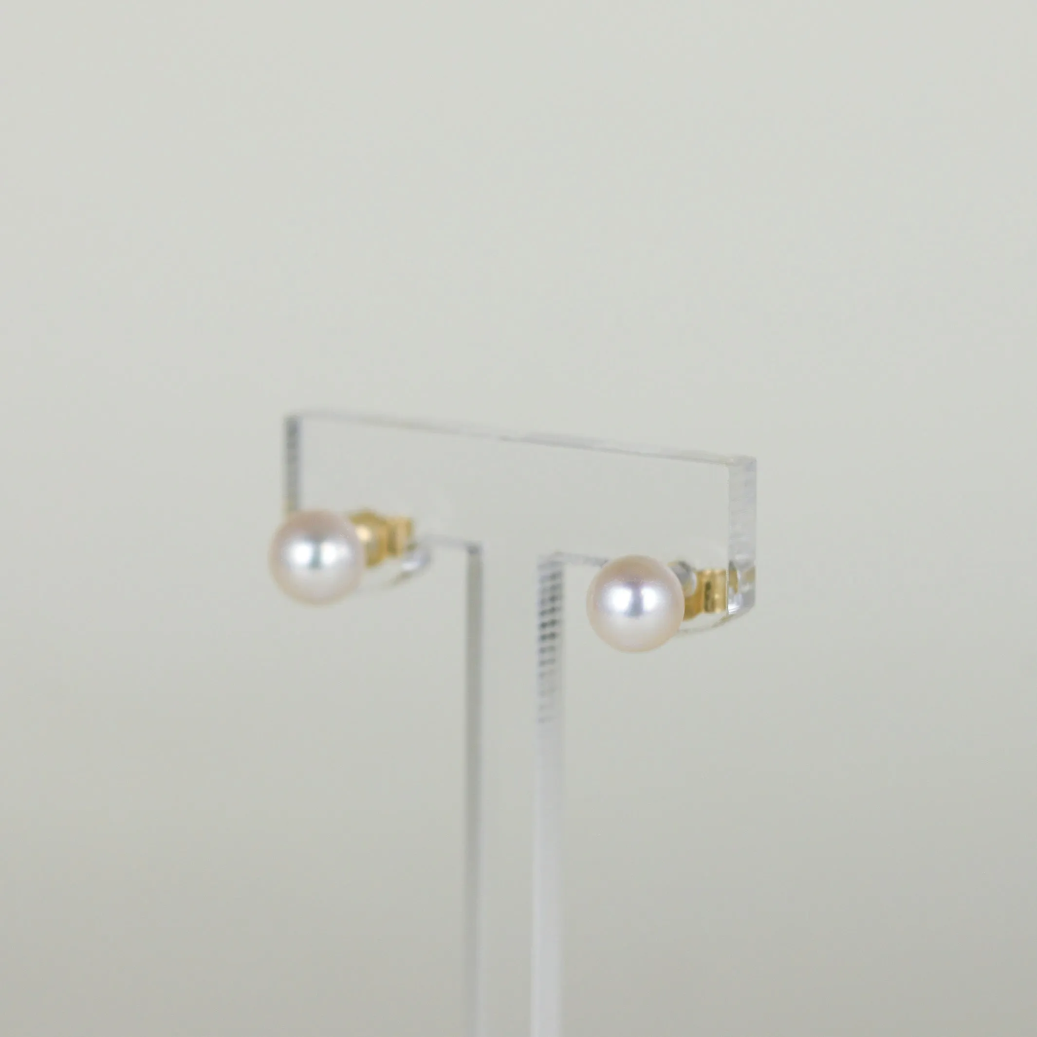 9ct Yellow Gold 6mm Cultured Pearl Stud Earrings