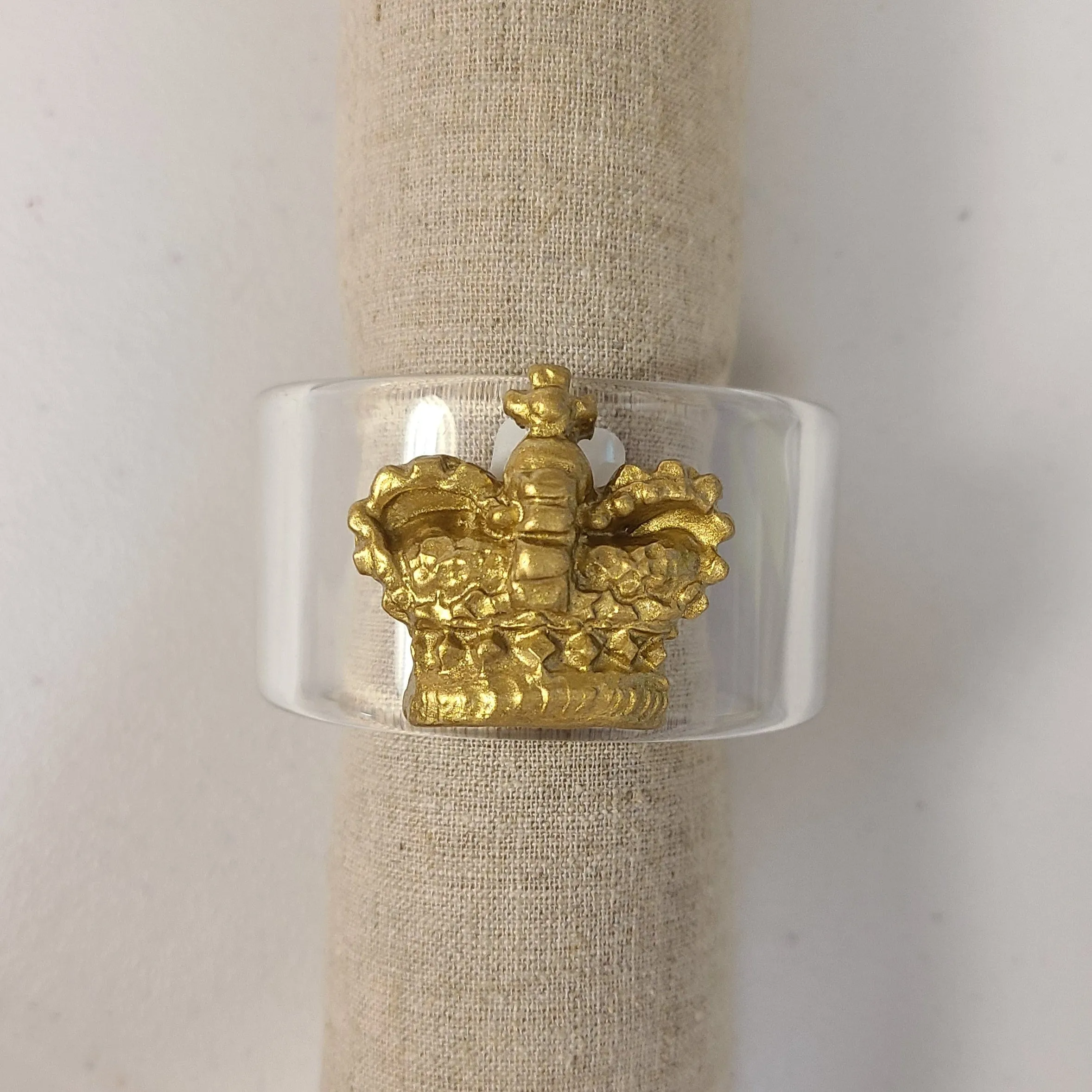 Carol Cassisa Nouvelle Couronne Lucite Cuff D'or