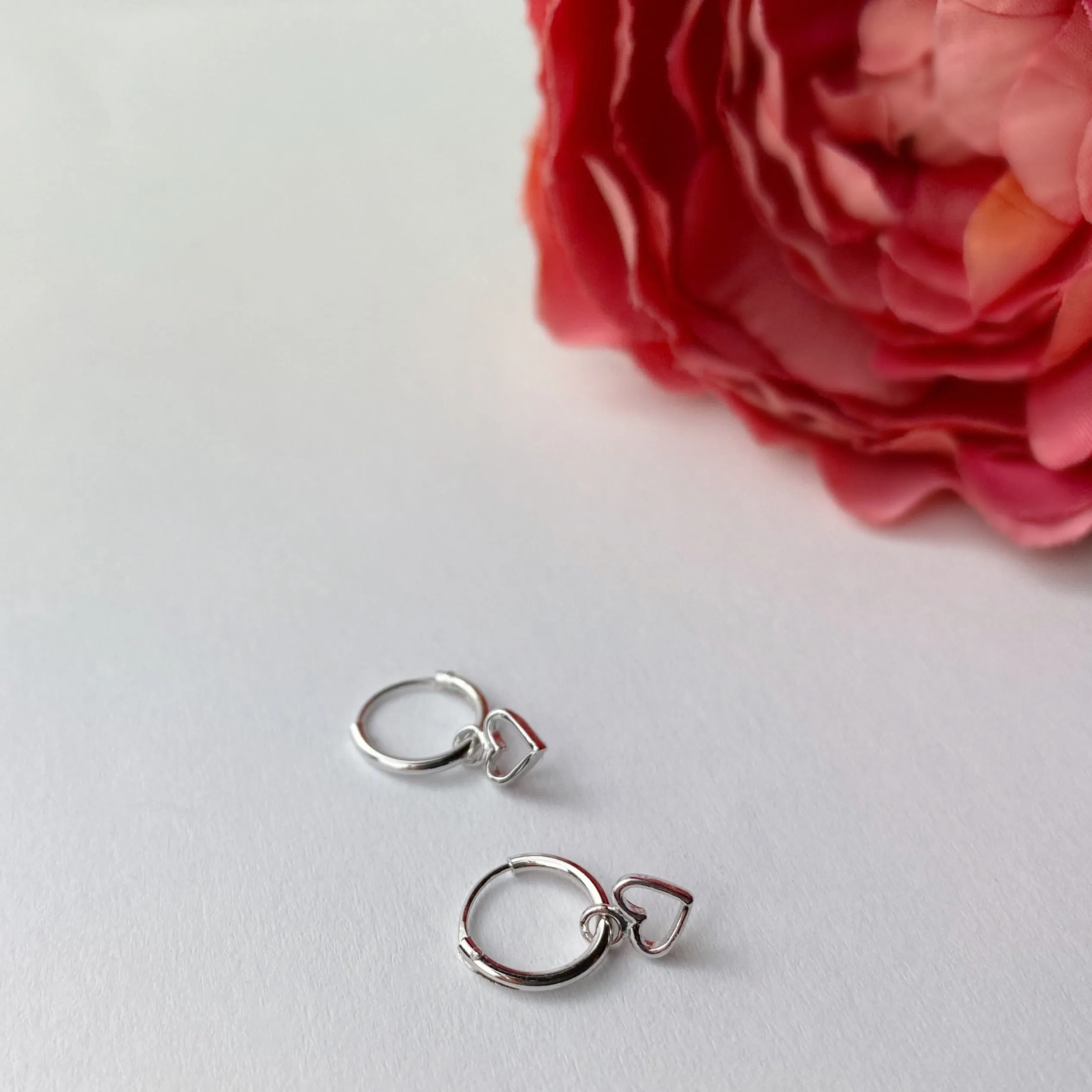 Mini Heart Hoop Earrings - VE4593