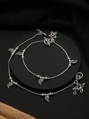 Set Of 2 Silver-Plated Leaf Shaped With Ghungroo Detail Anklets